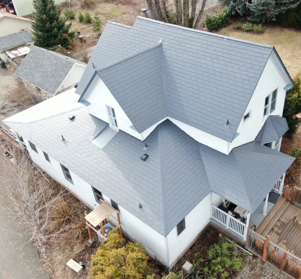 Charcoal Grey Woodgrain Embossed Aluminum Shingle - Hood River, OR