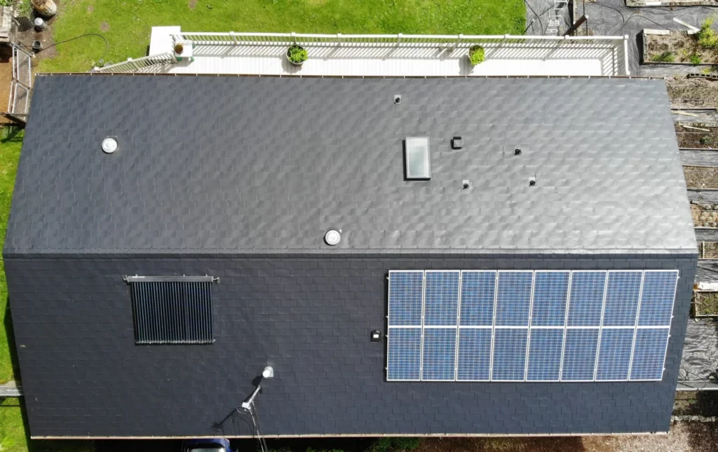 Smooth Black Aluminum Shingle - Snohomish, WA